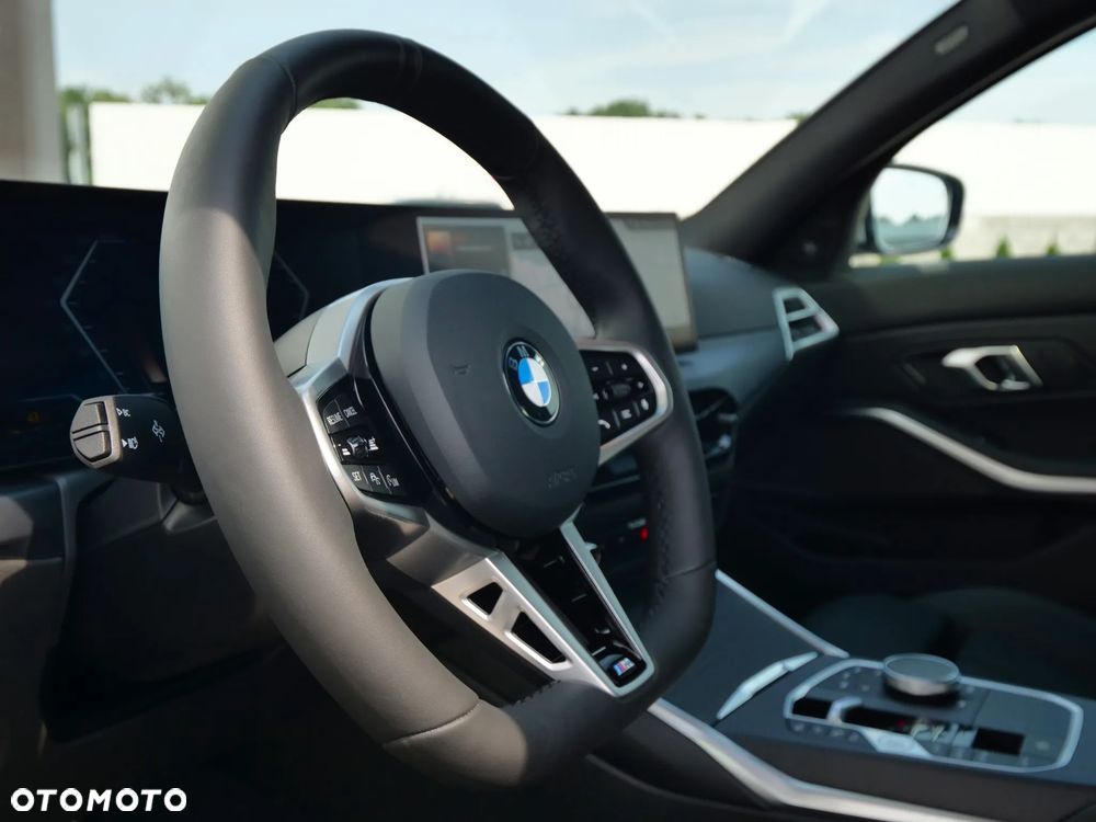 BMW Seria 3 330i xDrive M Sport sport - 18