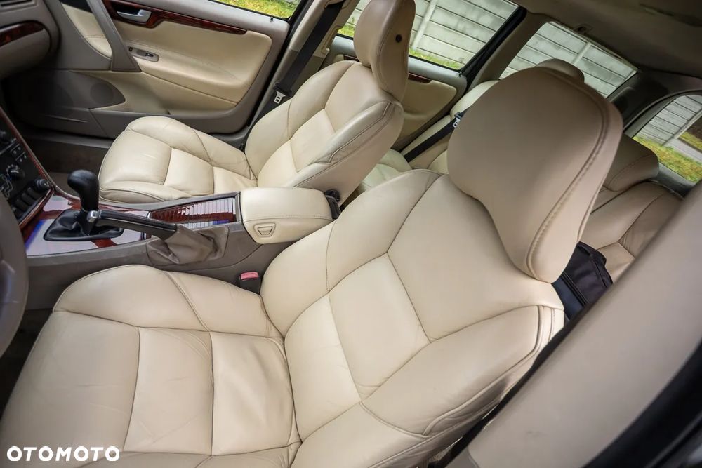 Volvo V70 2.4D5 Summum - 5