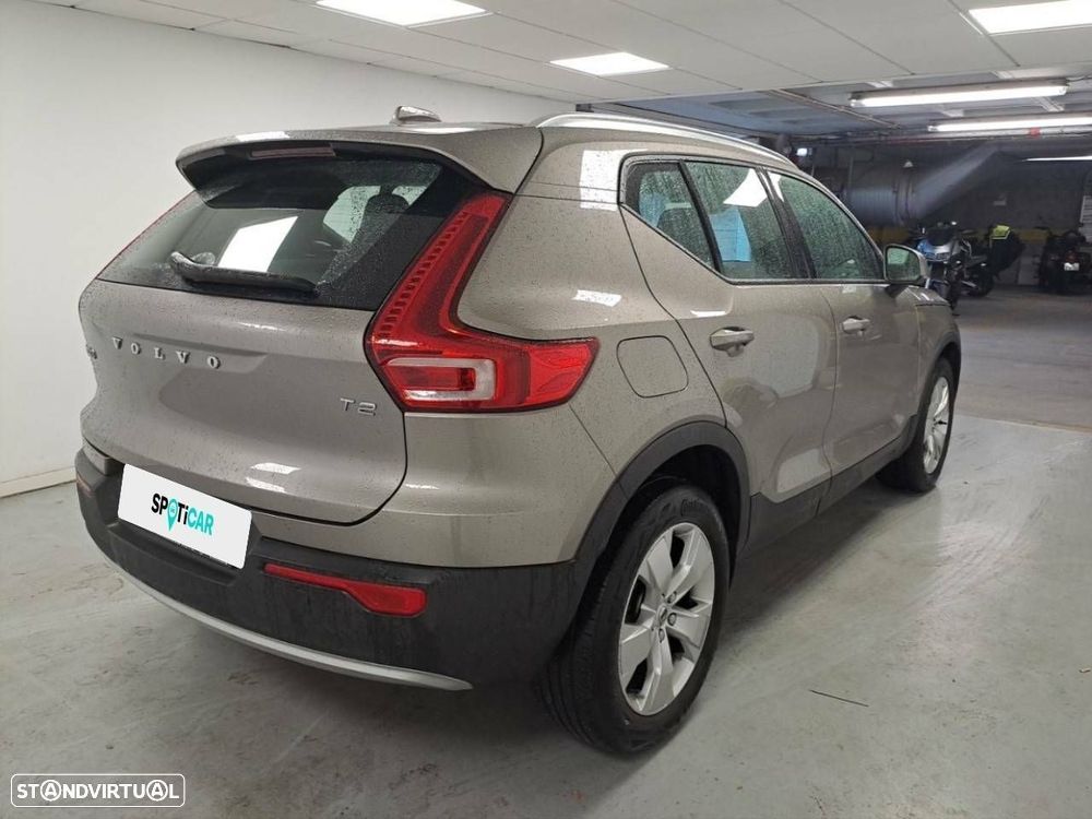 Volvo XC 40 1.5 T2 Momentum Plus Geartronic - 4