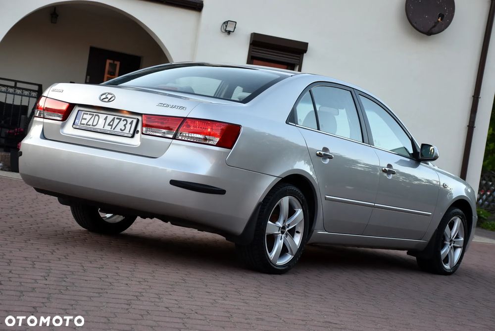 Hyundai Sonata - 4
