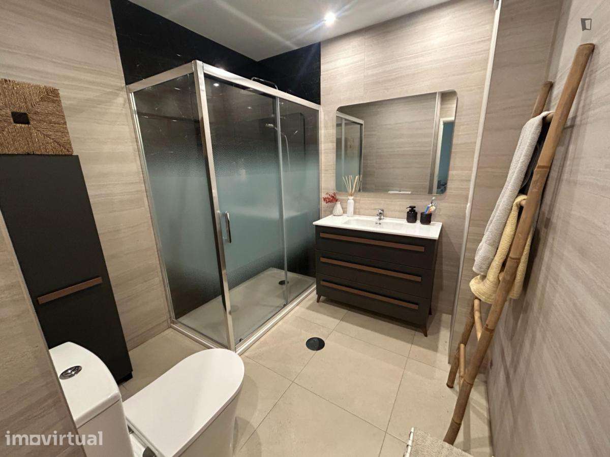 Apartamento com 2 quartos - localizado em Valadares Porto - Grande imagem: 3/9