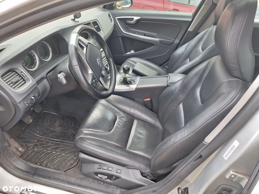 Volvo V60 D3 Summum - 13