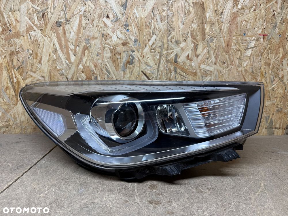 LAMPA PRAWY PRZÓD PRZEDNIA PRAWA SOCZEWKA LED KIA RIO IV 92102-H8