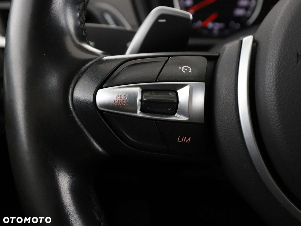BMW X1 sDrive20d xLine - 32