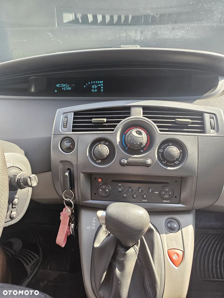 Renault Scenic 1.6 16V Emotion - 8