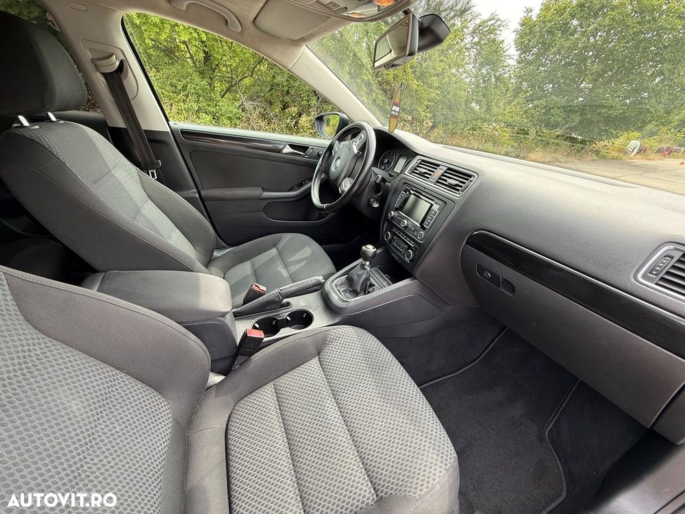 Volkswagen Jetta 1.6 TDI Highline - 8