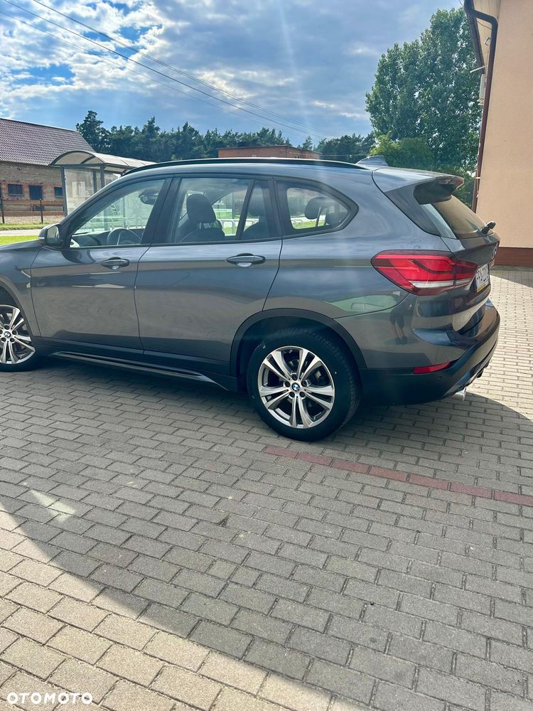 BMW X1 xDrive20d Sport Line - 3