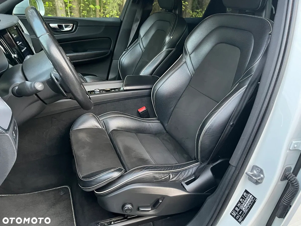 Volvo XC 60 D5 SCR AWD R-Design - 8