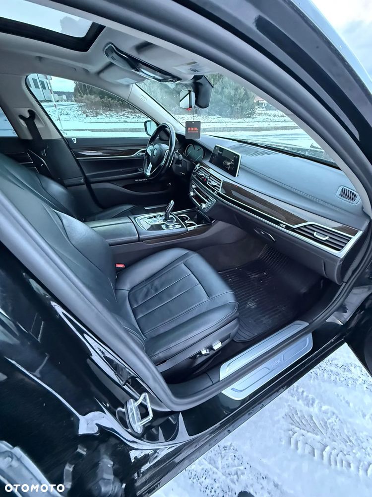 BMW Seria 7 740Li xDrive - 23