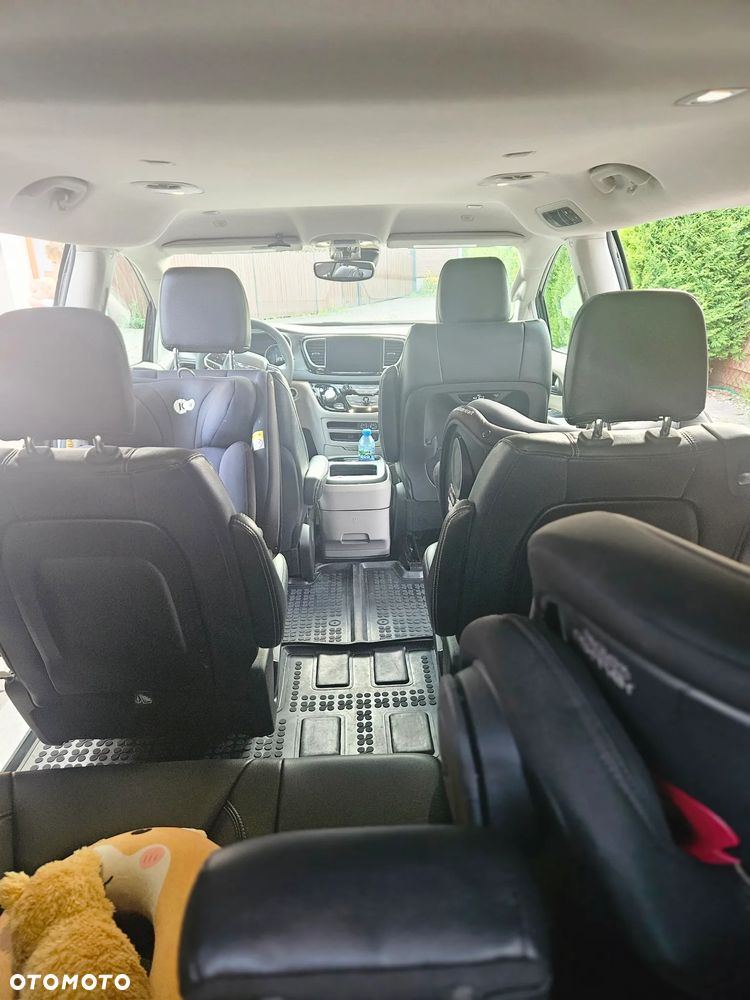 Chrysler Pacifica - 12