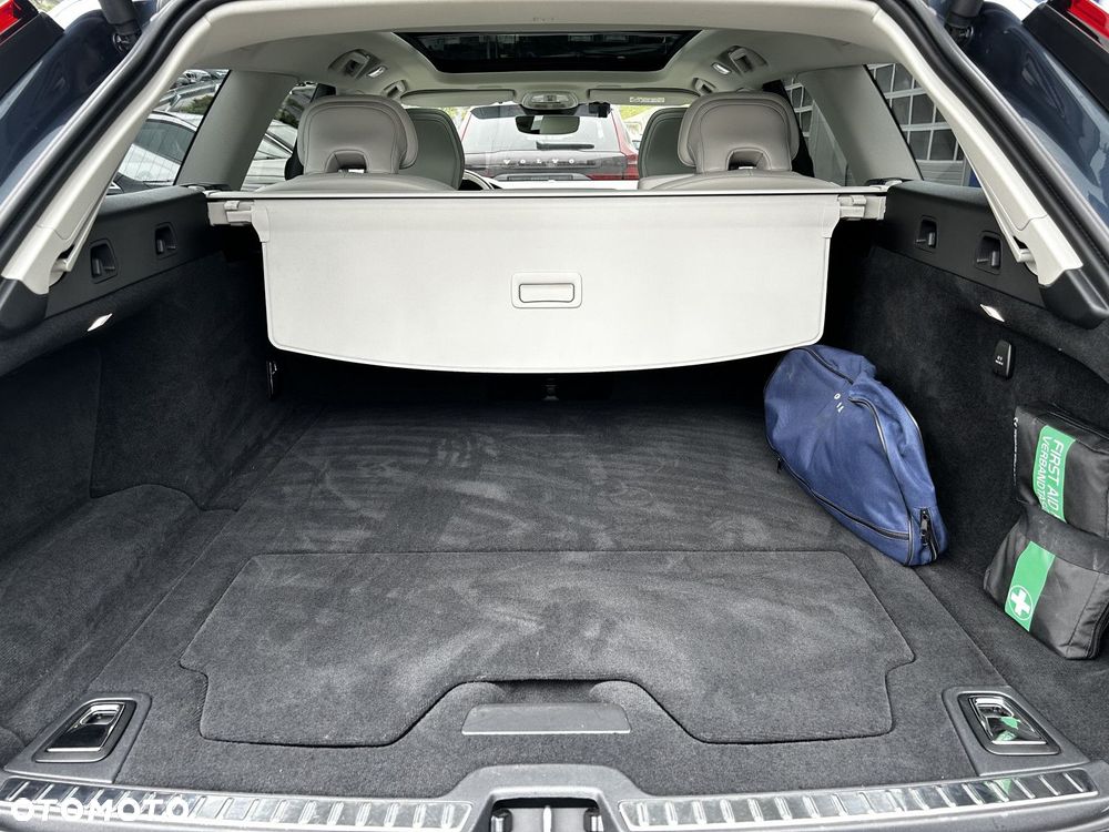 Volvo V90 Cross Country - 17