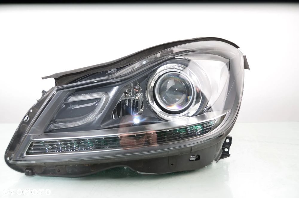 MERCEDES C-KLASA W204 LIFT XENON A2048204339 LEWA Przedni Oryginał - 1