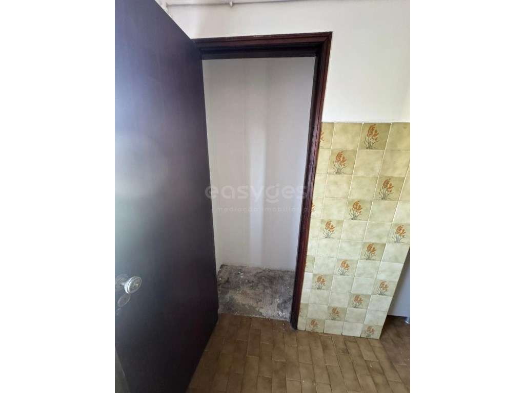 Apartamento T3 , zona privilegiada, na principal artéria da cidade - Grande imagem: 4/19