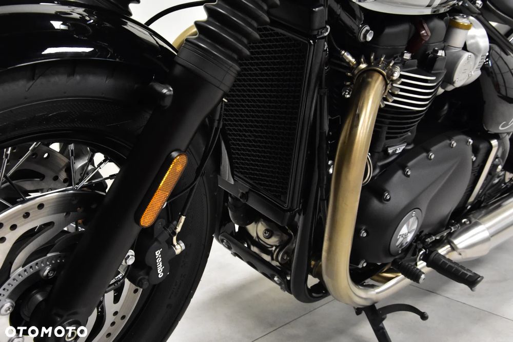 Triumph Bonneville Bobber - 21