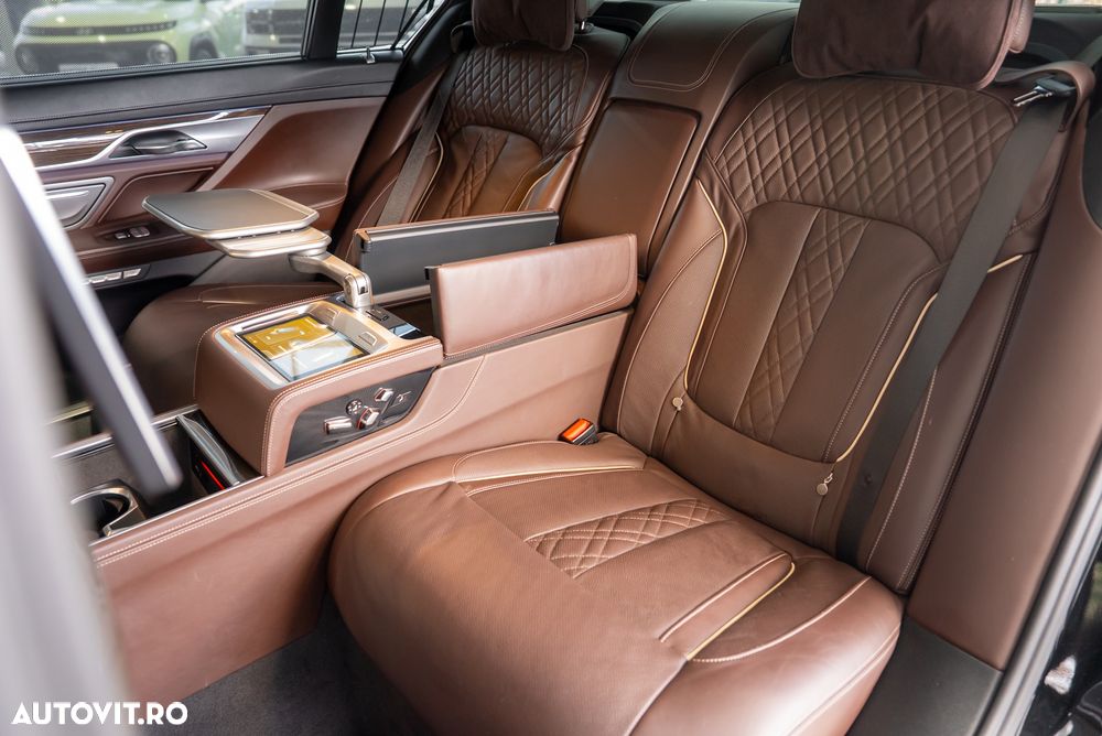 BMW Seria 7 740Le iPerformance - 24