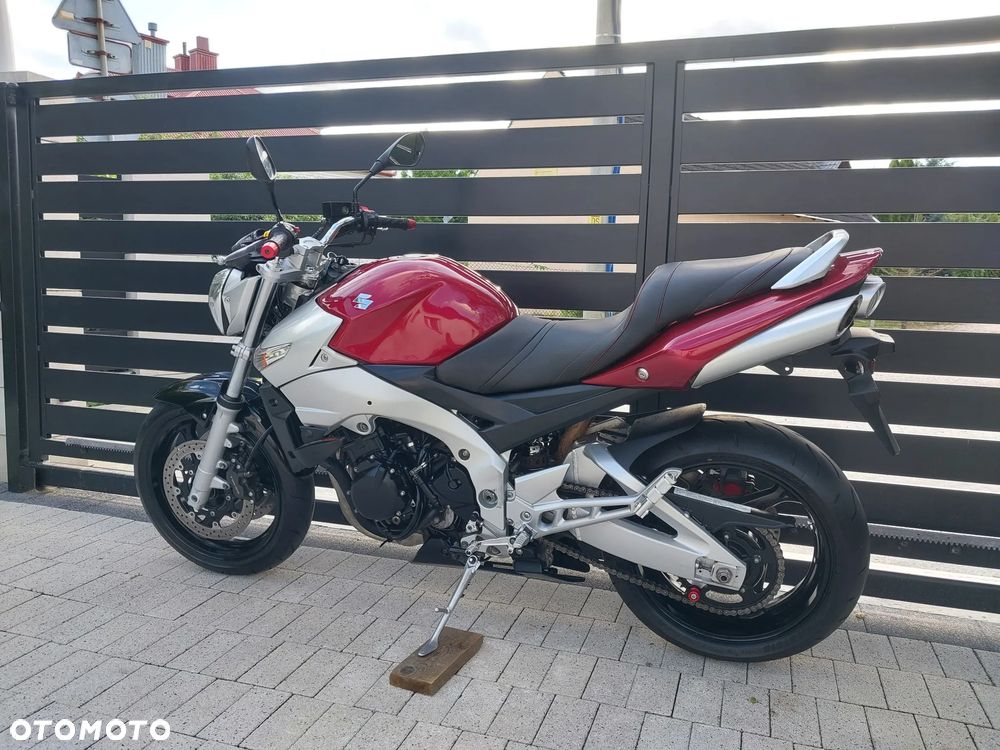Suzuki GSR - 5
