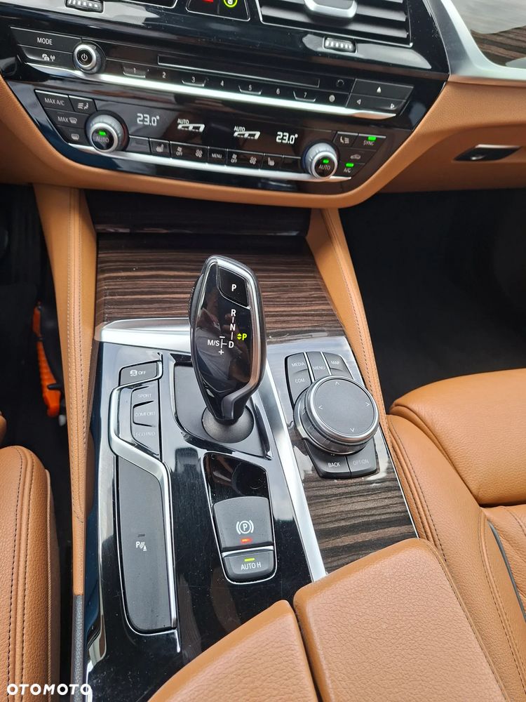 BMW Seria 5 520d Luxury Line sport - 32