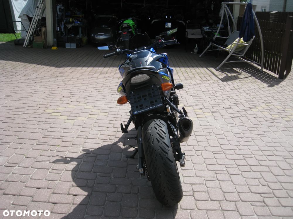 Suzuki GSX - 13