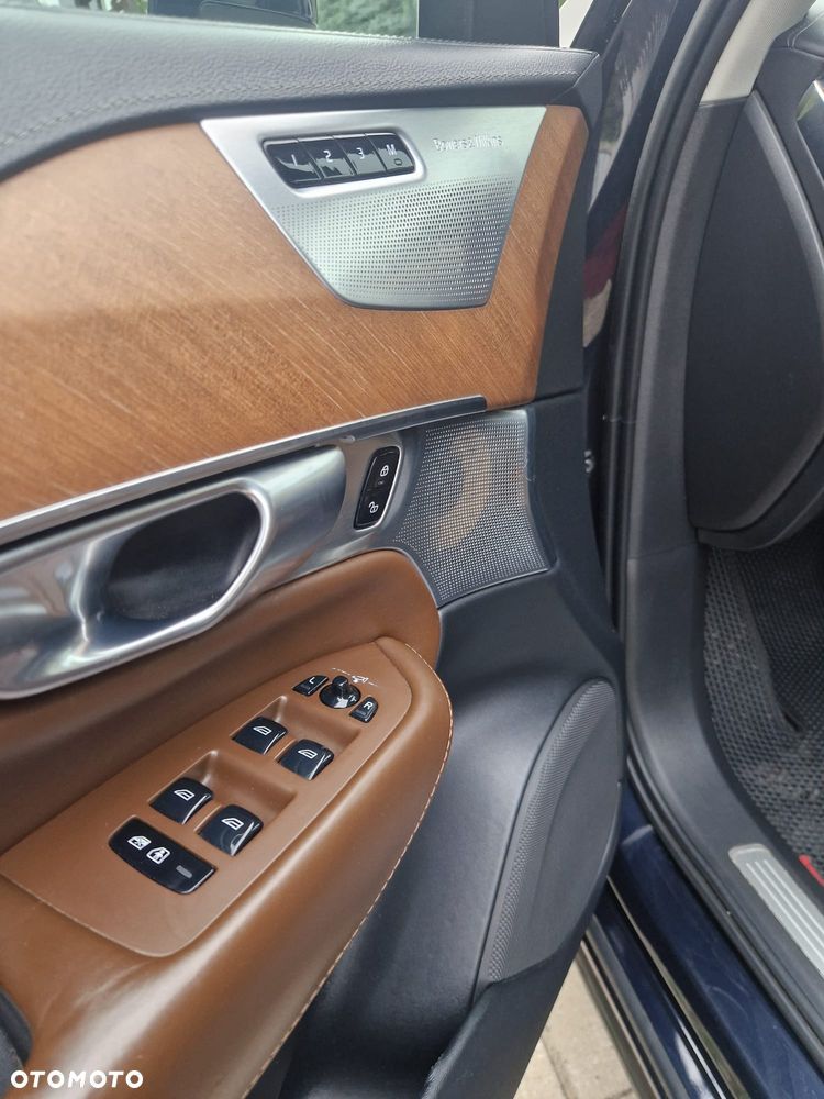 Volvo XC 90 - 22