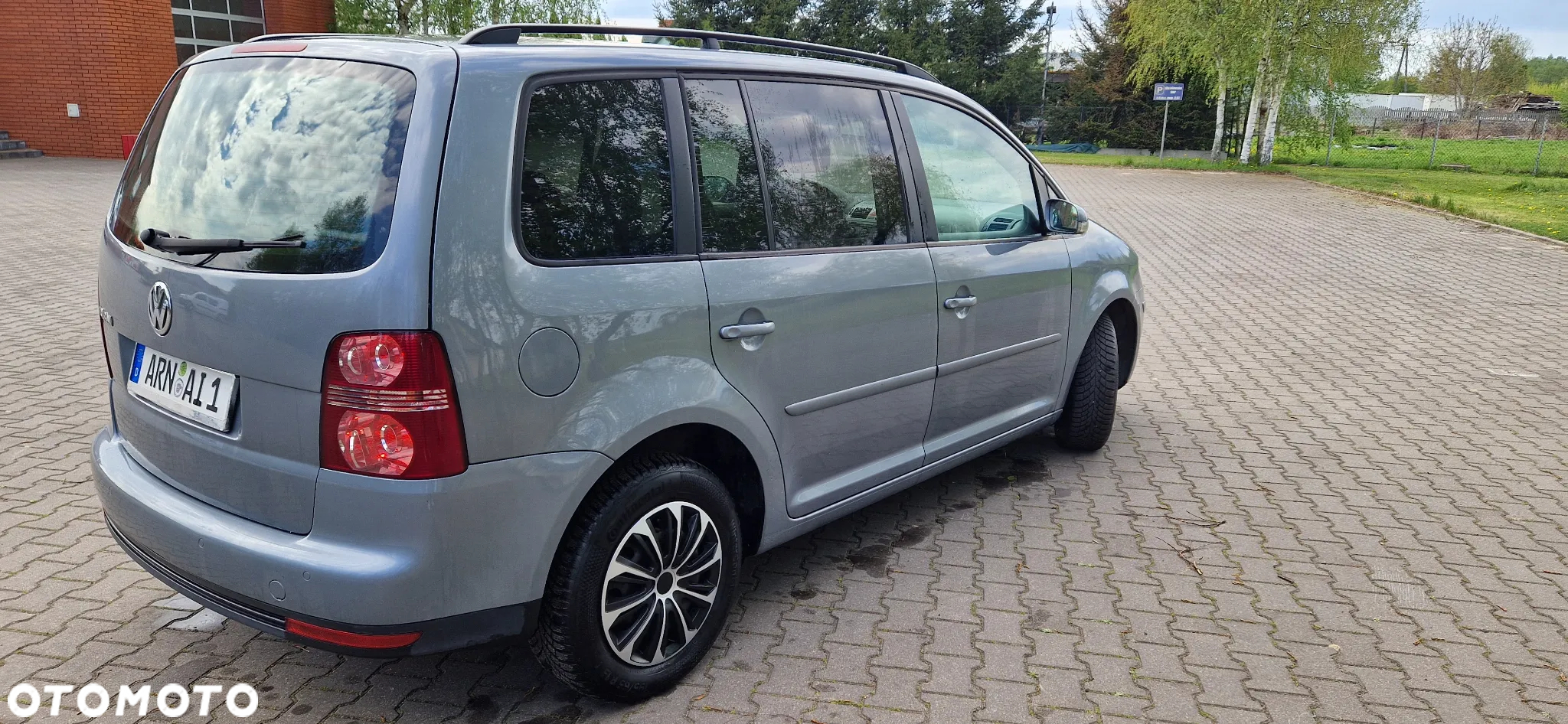 Volkswagen Touran - 2