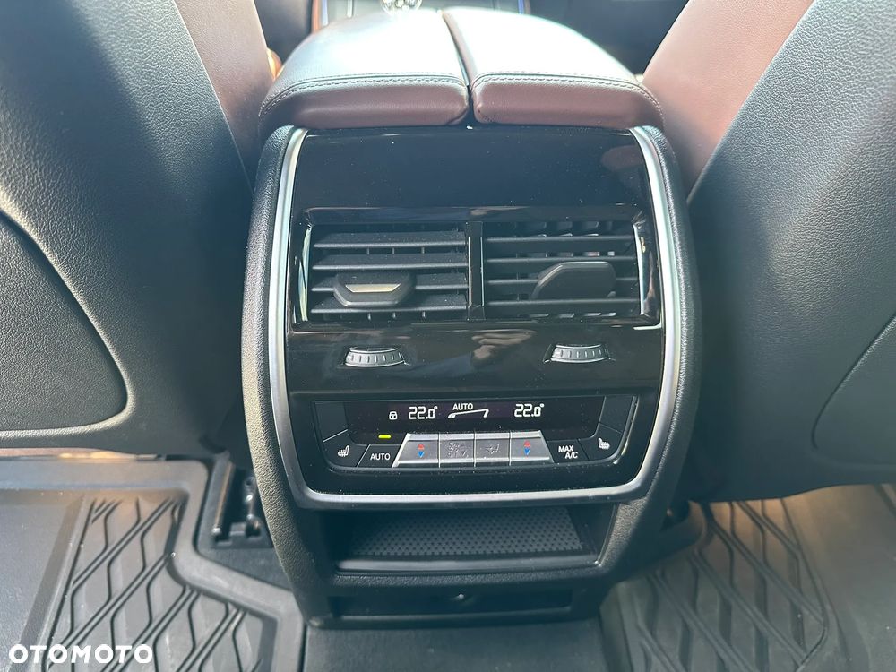 BMW X5 xDrive50i Sport-Aut - 16