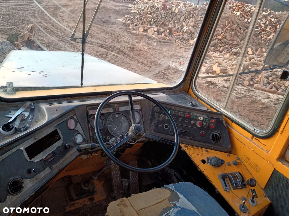 Volvo A25 - 7