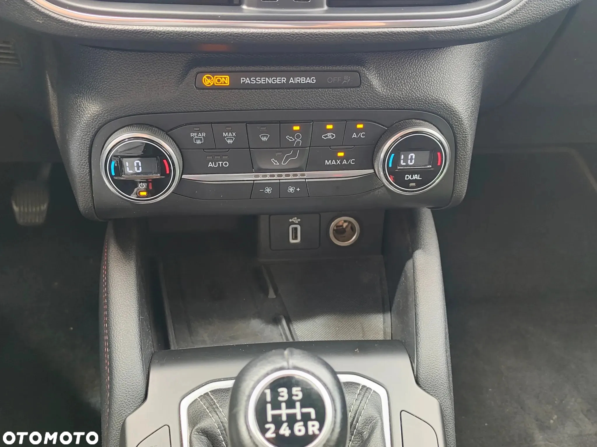 Ford Focus 1.0 EcoBoost Hybrid TITANIUM - 8
