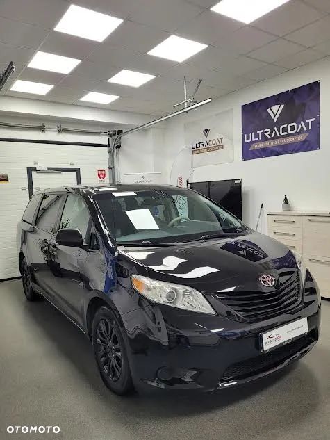 Toyota Sienna - 1