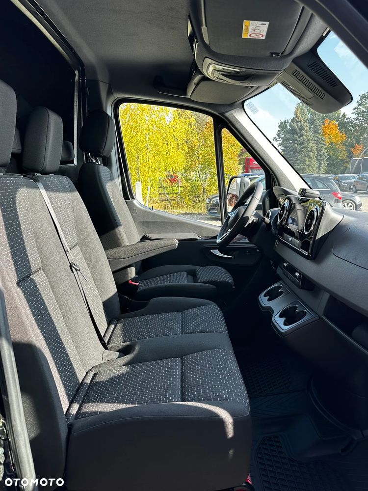 Mercedes-Benz Sprinter - 30