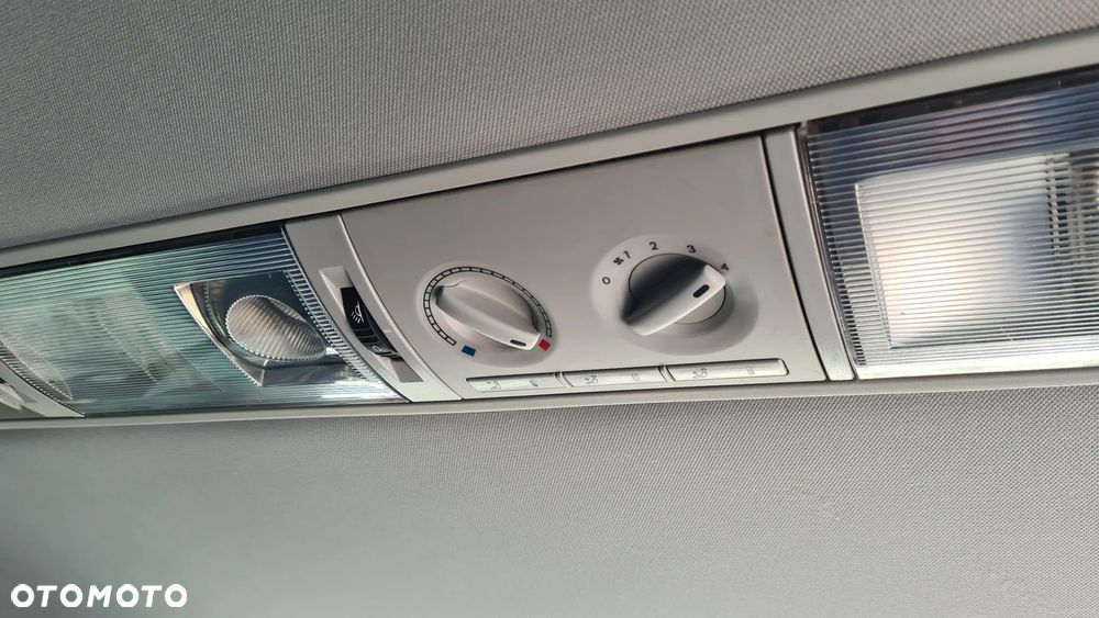 Volkswagen Caravelle - 12