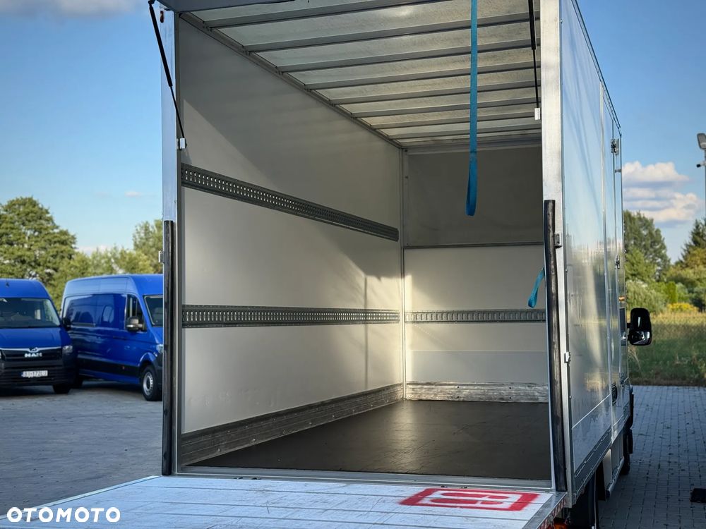 Iveco Daily 35C18 3.0 HPI 180KM / 2023 Rok Produkcji / Kontener 4,7m + Winda 750KG / 93.090KM PRZEBIEG / Automat Hi-Matic / ZAREJESTROWANY W PL - 12