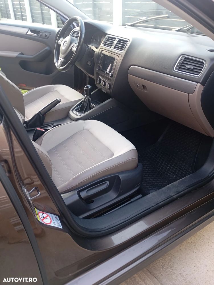 Volkswagen Jetta 1.6 TDI CR DPF Comfortline - 6