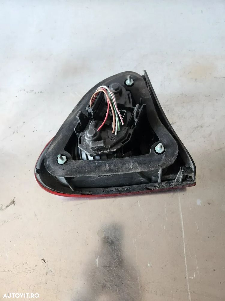 Lampa Stop Tripla Dreapta Seat Leon Model An 2001-2002-2003-2004 - Dezmembrari Arad - 5