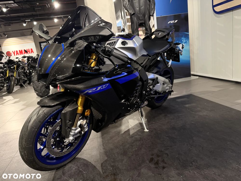 Yamaha R1 - 21