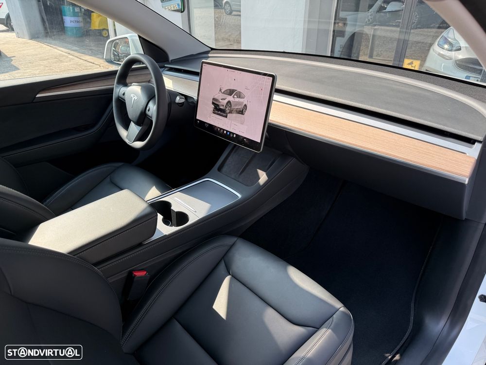 Tesla Model Y Long Range Dual Motor AWD - 17