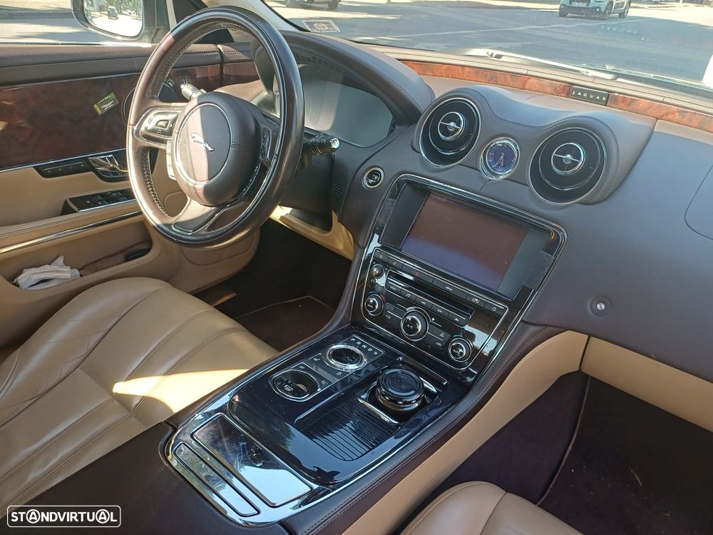 Jaguar XJ 3.0 D V6 Premium Luxury - 14