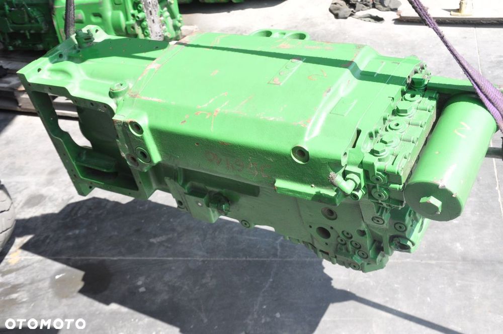 SKRZYNIA BIEGÓW JOHN DEERE 6410 NR L150672 / L150671