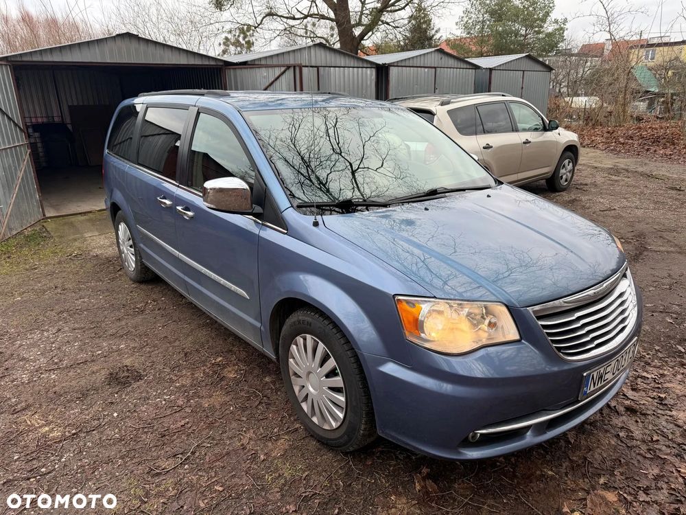 Chrysler Town & Country - 3