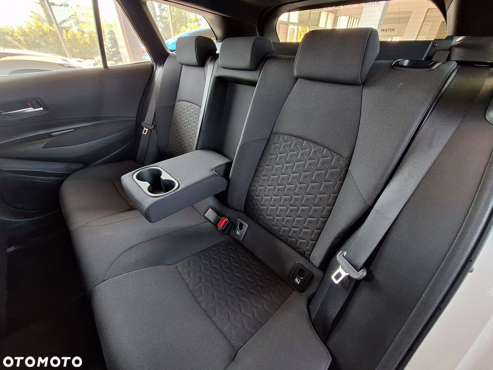 Toyota Corolla 1.8 Hybrid Comfort - 17