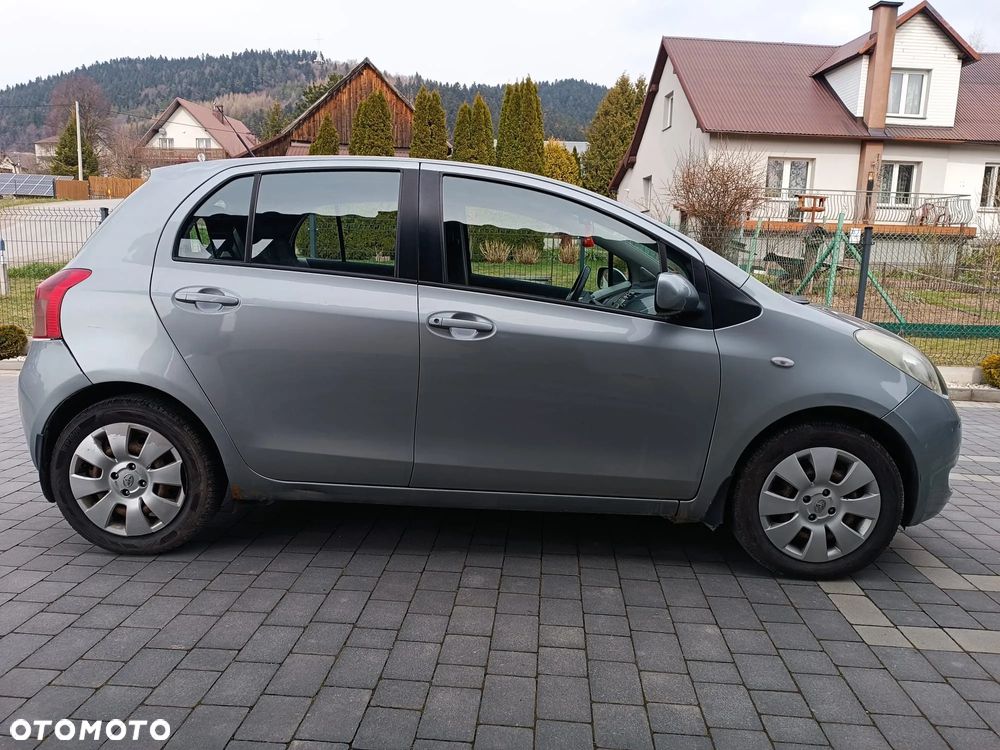 Toyota Yaris 1.3 - 2