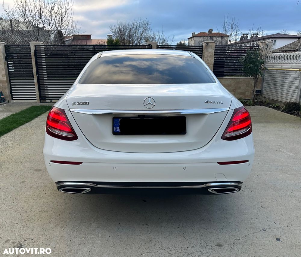Mercedes-Benz E 220 d 4Matic 9G-TRONIC Exclusive - 9