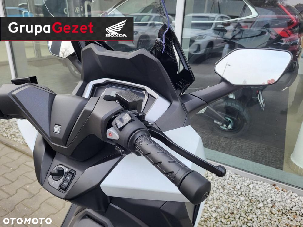 Honda NSS - 11