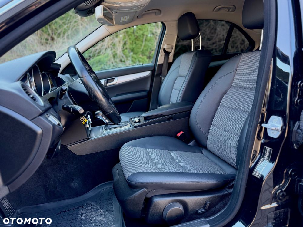 Mercedes-Benz Klasa C 180 CGI Automatik BlueEFFICIENCY Avantgarde - 14