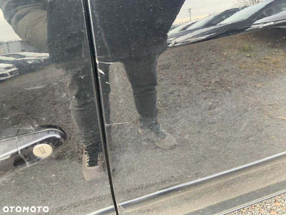 Volkswagen Touran 2.0 TDI DPF STYLE - 14