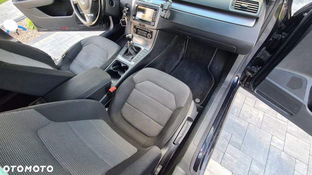 Volkswagen Passat 2.0 TDI Comfortline - 24