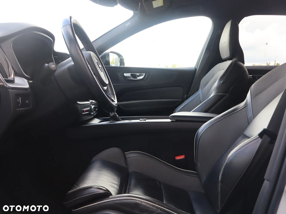 Volvo XC 60 T5 AWD R-Design - 14