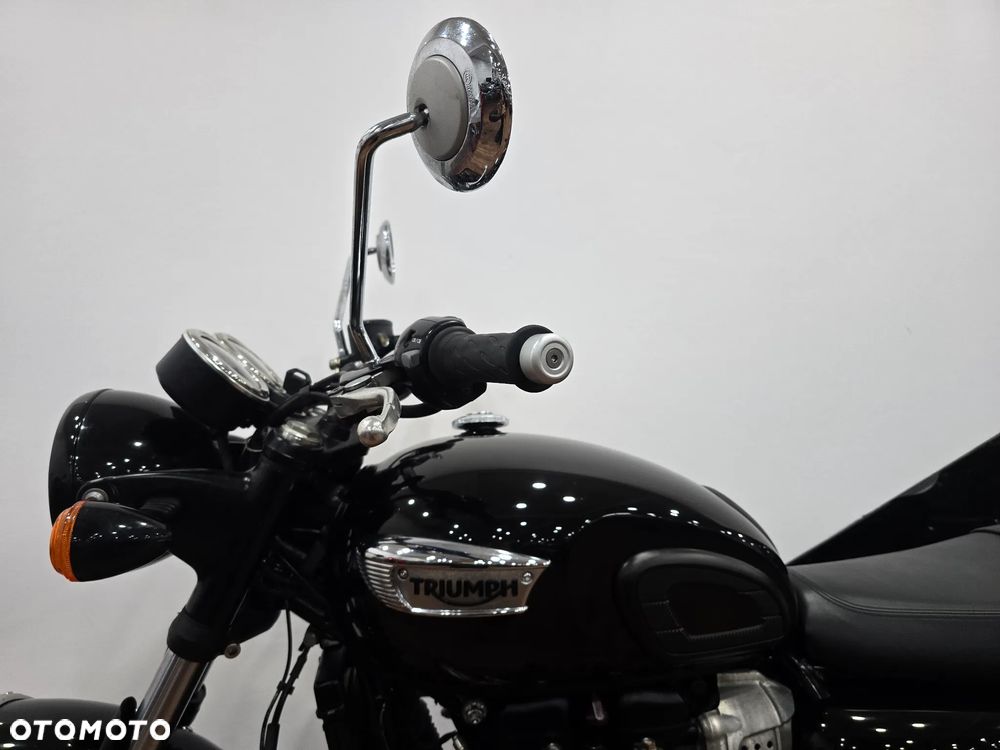 Triumph Bonneville - 17