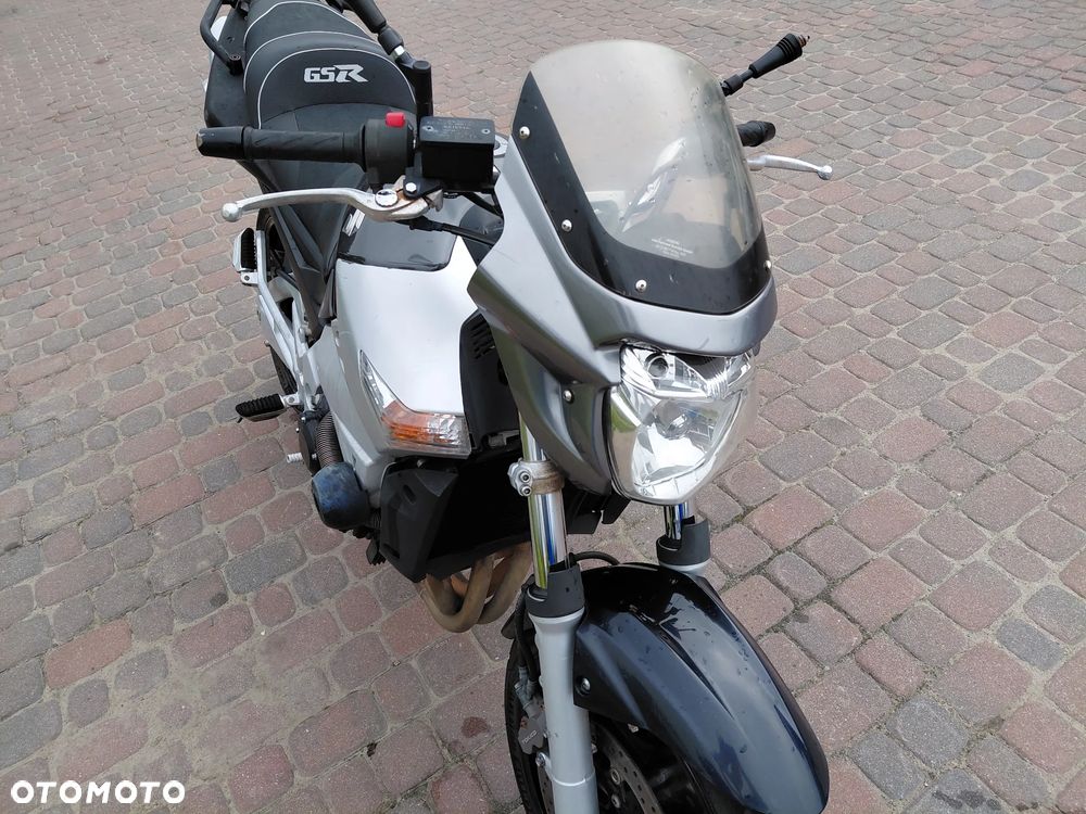 Suzuki GSR - 9