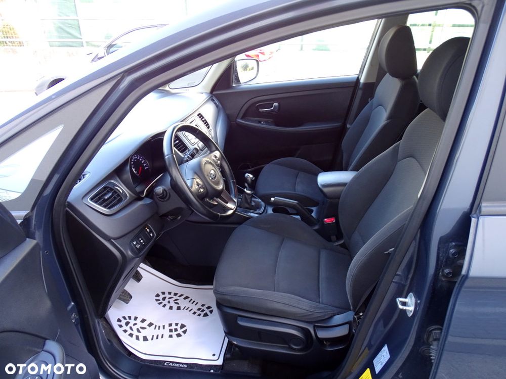 Kia Carens 1.7 CRDi M 7os EU6 - 11