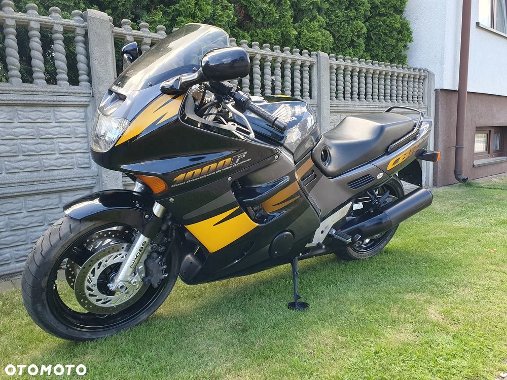 Honda CBR - 3